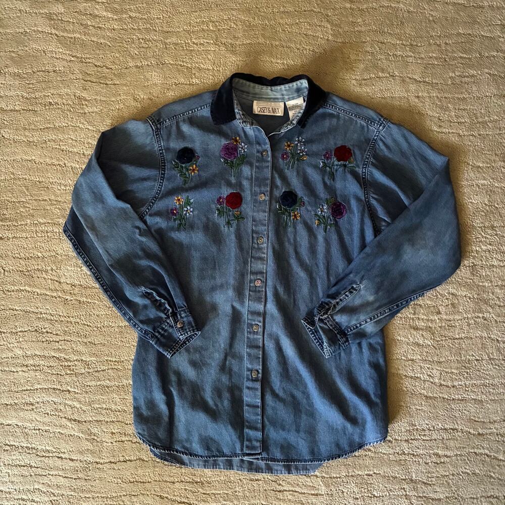 Vintage 90s Grandmacore, Cottagecore Floral Embroidered Chambray Denim Button Up